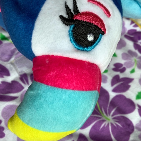 Cutetitos Islanditos Vasuc Fun Toucanito Plush Bird Stuffed Animal Toy with Wrap - Picture 7 of 14